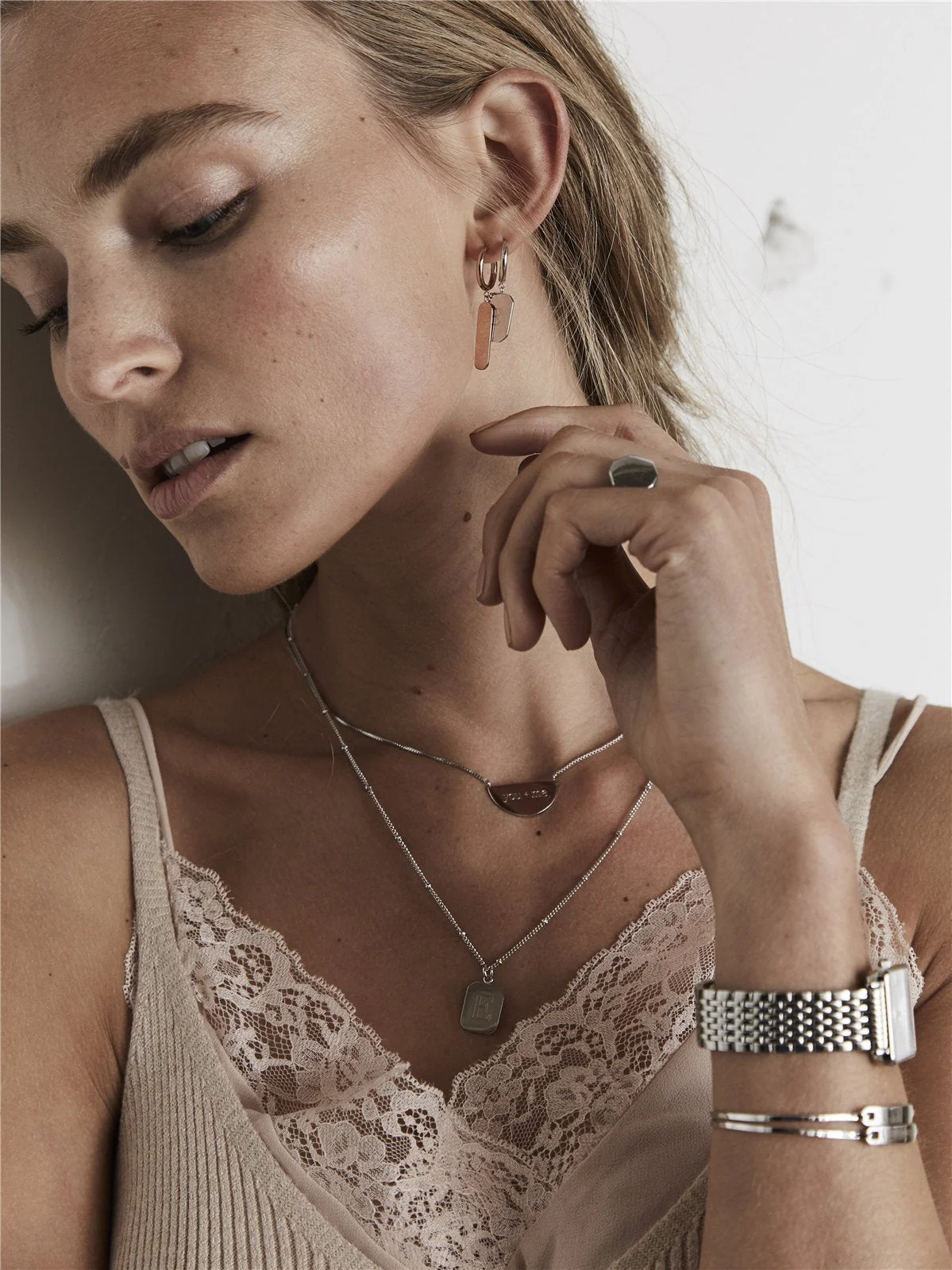 Collier Demi-Lune Avec Initiale - Image 8